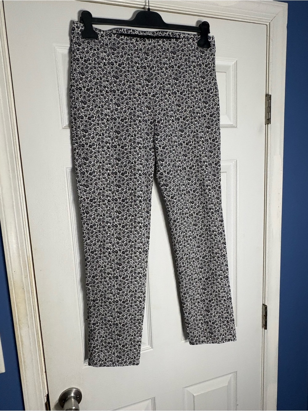 Karen Kane Black & White Printed Slim Leg Pants